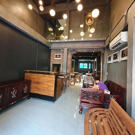 Baan Wualamphong บ้านวัวลำพอง Bangkok Kültér fotó