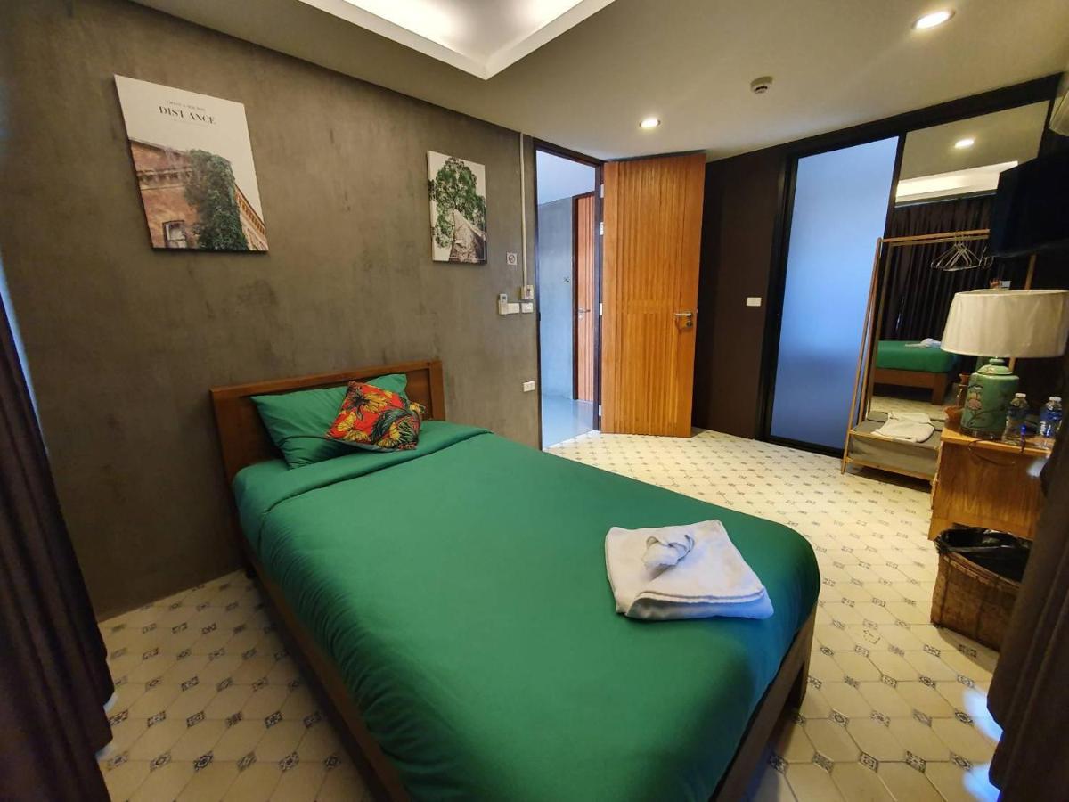 Baan Wualamphong บ้านวัวลำพอง Bangkok Kültér fotó
