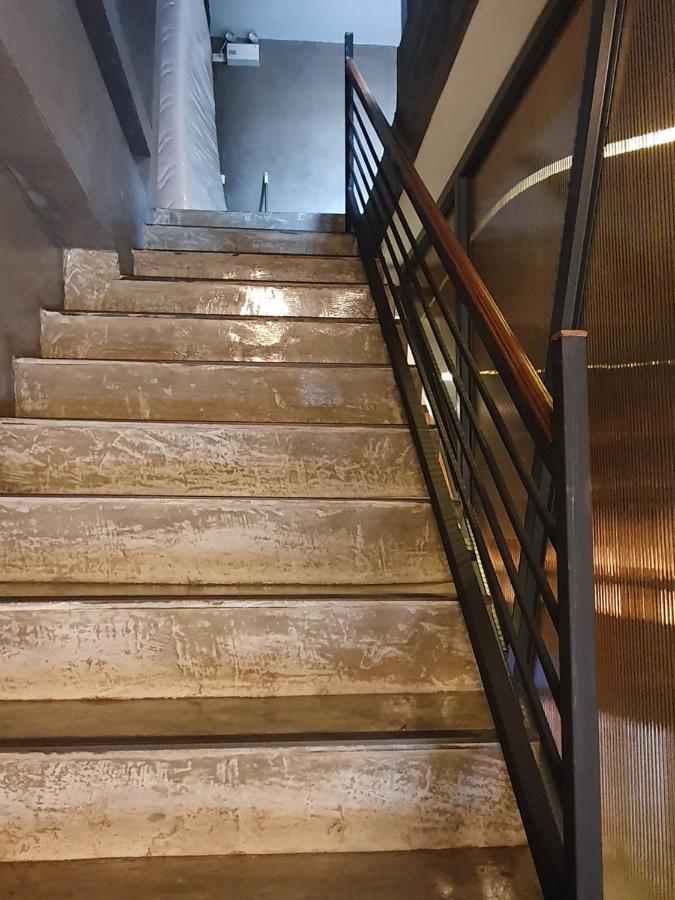 Baan Wualamphong บ้านวัวลำพอง Bangkok Kültér fotó