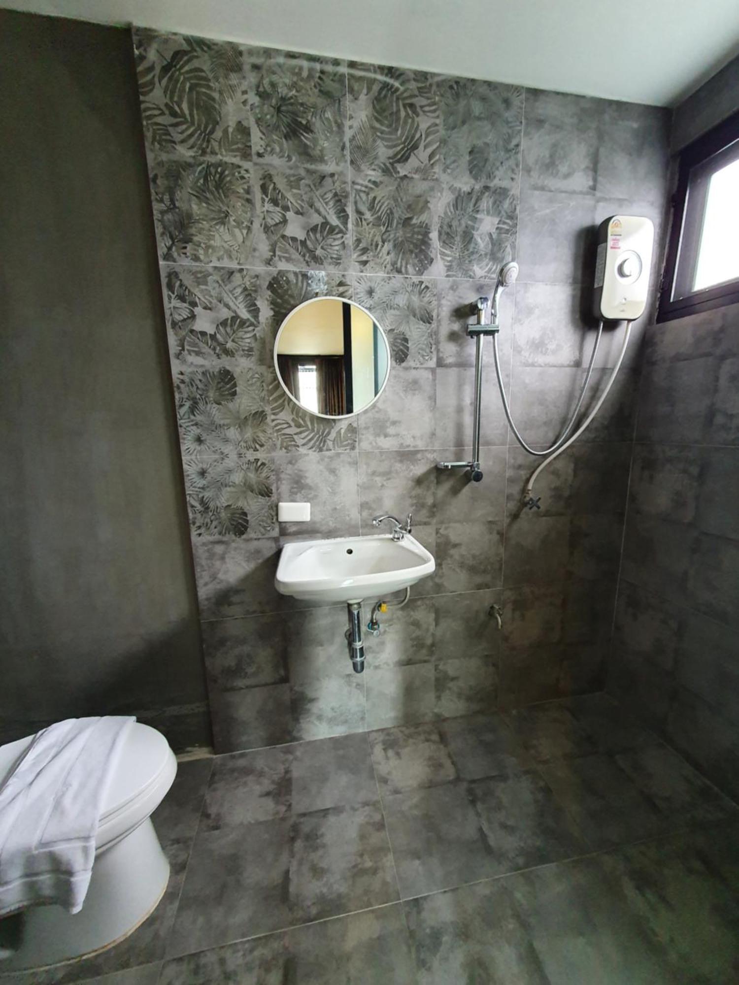 Baan Wualamphong บ้านวัวลำพอง Bangkok Kültér fotó